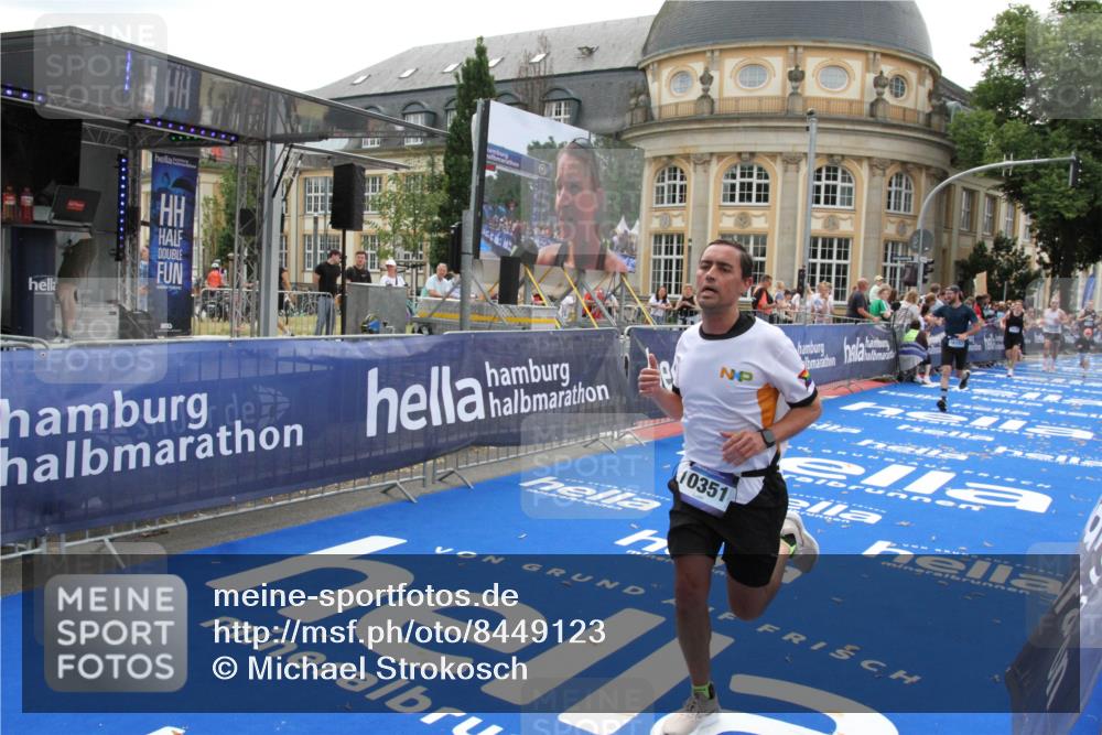 29.06.2025 - hella hamburg halbmarathon Michael Strokosch http://msf.ph/oto/8449123 29.06.2025 10:29:09 Ziel 3043, 8473, 10171, 10351, 16157, 18874, 19194 meine-sportfotos.de