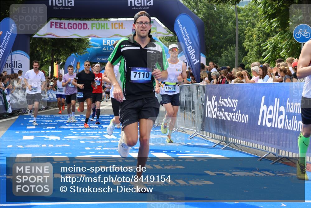 29.06.2025 - hella hamburg halbmarathon Strokosch-Dieckow http://msf.ph/oto/8449154 29.06.2025 10:38:23 Ziel 1042, 1688, 1710, 2745, 3014, 3431, 3790, 6095, 7110, 8571, 14992, 16075, 16280, 18357, 18761 meine-sportfotos.de