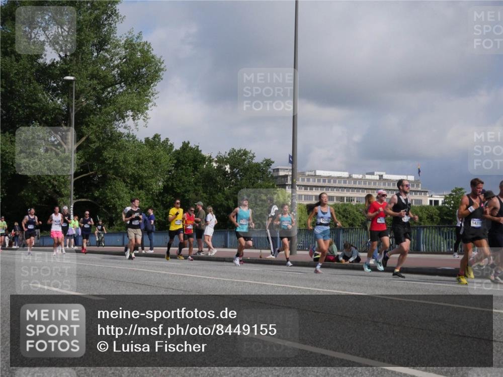 29.06.2025 - hella hamburg halbmarathon Luisa Fischer http://msf.ph/oto/8449155 29.06.2025 09:49:04 Kennedybrücke 5048, 1827, 3152, 1244, 13494, 14310, 1577, 1889, 2243, 5048, 5152, 5660, 7466, 8312, 8323, 10477 meine-sportfotos.de