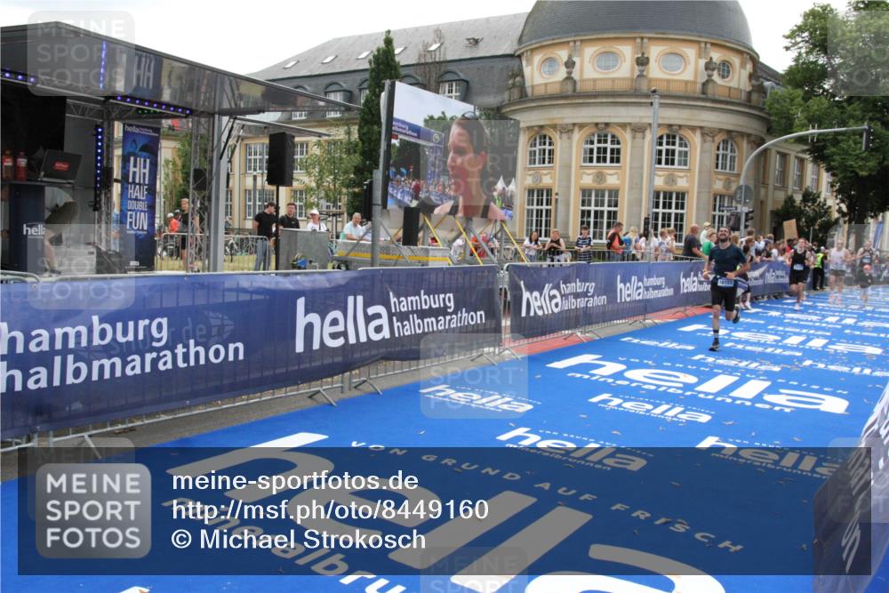 29.06.2025 - hella hamburg halbmarathon Michael Strokosch http://msf.ph/oto/8449160 29.06.2025 10:29:10 Ziel 3043, 8473, 10171, 10351, 16157, 18874, 19194 meine-sportfotos.de