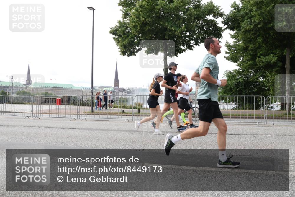 29.06.2025 - hella hamburg halbmarathon Lena Gebhardt http://msf.ph/oto/8449173 29.06.2025 10:30:37 Lombardsbrücke 1059, 1472, 1647, 2268, 2505, 2569, 2754, 2755, 2901, 3131, 3281, 3443, 3573, 4198, 4575, 4819, 6344, 6556, 6616, 7071, 7120, 9830, 10880, 11981, 11984, 12349, 12350, 12460, 12461, 12504, 12687, 12688, 12710, 13418, 14216, 14421, 14803, 15299, 15757, 15789, 15938, 16504, 16601, 16604, 16791, 16864, 18046, 18362, 18671, 18795, 18860 meine-sportfotos.de