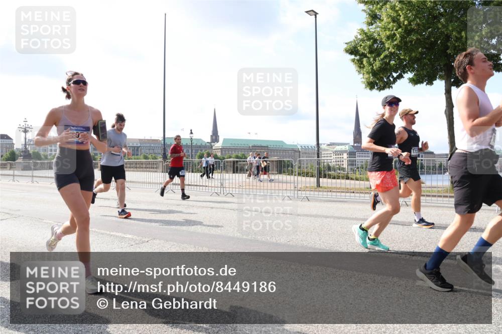 29.06.2025 - hella hamburg halbmarathon Lena Gebhardt http://msf.ph/oto/8449186 29.06.2025 09:53:48 Lombardsbrücke 1737, 1098, 1466, 1558, 1750, 1902, 2270, 2365, 2402, 2516, 2623, 2823, 2890, 2937, 3004, 3146, 3186, 3414, 4091, 4140, 4235, 4237, 4247, 4310, 4949, 5022, 5115, 5362, 5460, 5528, 5532, 5650, 5692, 6071, 6198, 6282, 6309, 6375, 6388, 6460, 6575, 6903, 7167, 7322, 7385, 7448, 7480, 7734, 8023, 8269, 9030, 9043, 9105, 9126, 9482, 9619, 9626, 9633, 9723, 9965, 10792, 11077, 11936, 12084, 13009 meine-sportfotos.de