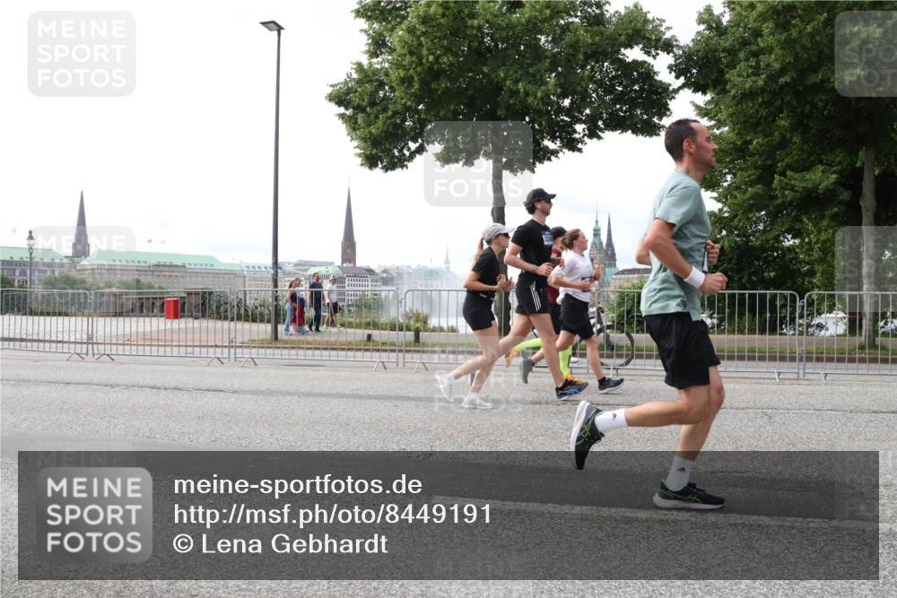 29.06.2025 - hella hamburg halbmarathon Lena Gebhardt http://msf.ph/oto/8449191 29.06.2025 10:30:37 Lombardsbrücke 1059, 1472, 1647, 2268, 2505, 2569, 2754, 2755, 2901, 3131, 3281, 3443, 3573, 4198, 4575, 4819, 6344, 6556, 6616, 7071, 7120, 9830, 10880, 11981, 11984, 12349, 12350, 12460, 12461, 12504, 12687, 12688, 12710, 13418, 14216, 14421, 14803, 15299, 15757, 15789, 15938, 16504, 16601, 16604, 16791, 16864, 18046, 18362, 18671, 18795, 18860 meine-sportfotos.de