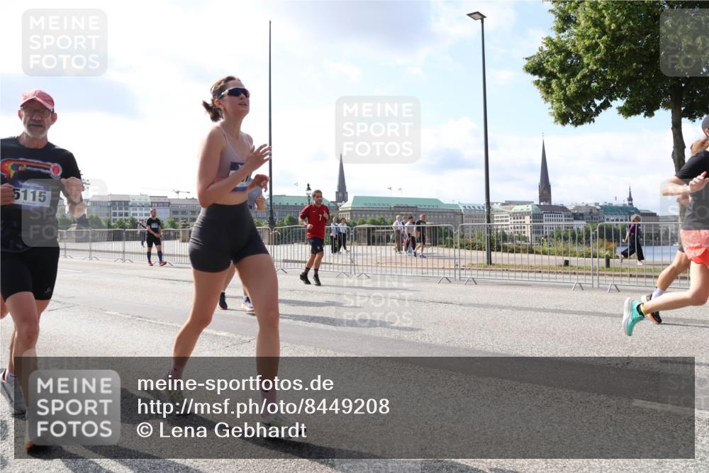 29.06.2025 - hella hamburg halbmarathon Lena Gebhardt http://msf.ph/oto/8449208 29.06.2025 09:53:48 Lombardsbrücke 5115, 1098, 1466, 1558, 1750, 1902, 2270, 2365, 2402, 2516, 2623, 2823, 2890, 2937, 3004, 3146, 3186, 3414, 4091, 4140, 4235, 4237, 4247, 4310, 4949, 5022, 5115, 5362, 5460, 5528, 5532, 5650, 5692, 6071, 6198, 6282, 6309, 6375, 6388, 6460, 6575, 6903, 7167, 7322, 7385, 7448, 7480, 7734, 8023, 8269, 9030, 9043, 9105, 9126, 9482, 9619, 9626, 9633, 9723, 9965, 10792, 11077, 11936, 12084, 13009 meine-sportfotos.de