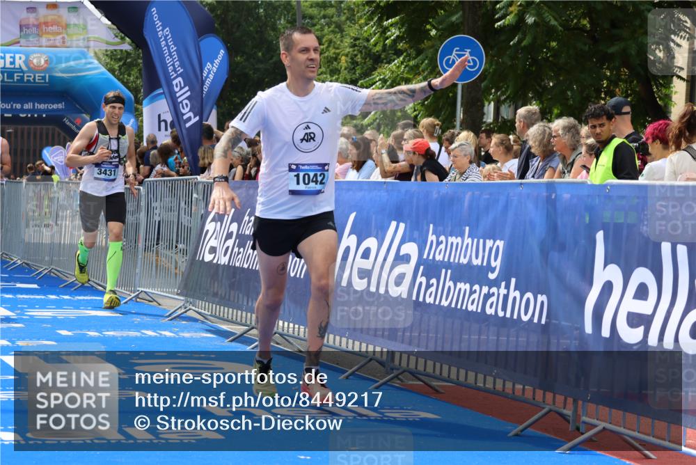 29.06.2025 - hella hamburg halbmarathon Strokosch-Dieckow http://msf.ph/oto/8449217 29.06.2025 10:38:21 Ziel 1042, 1688, 1710, 2745, 3014, 3431, 3790, 6095, 7110, 8002, 8571, 14992, 16075, 16280, 18357, 18584, 18761 meine-sportfotos.de