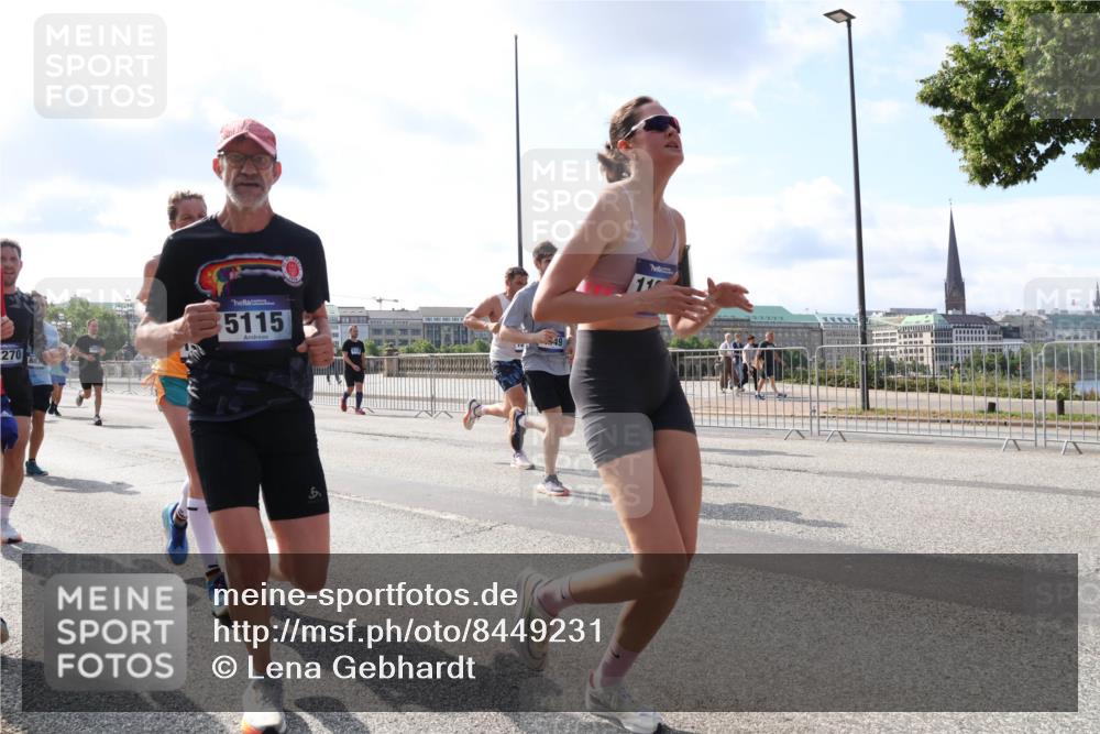 29.06.2025 - hella hamburg halbmarathon Lena Gebhardt http://msf.ph/oto/8449231 29.06.2025 09:53:48 Lombardsbrücke 270, 887, 5115, 6, 49, 1098, 1466, 1558, 1750, 1902, 2270, 2365, 2402, 2516, 2623, 2823, 2890, 2937, 3004, 3146, 3186, 3414, 4091, 4140, 4235, 4237, 4247, 4310, 4949, 5022, 5115, 5362, 5460, 5528, 5532, 5650, 5692, 6071, 6198, 6282, 6309, 6375, 6388, 6460, 6575, 6903, 7167, 7322, 7385, 7448, 7480, 7734, 8023, 8269, 9030, 9043, 9105, 9126, 9482, 9619, 9626, 9633, 9723, 9965, 10792, 11077, 11936, 12084, 13009 meine-sportfotos.de