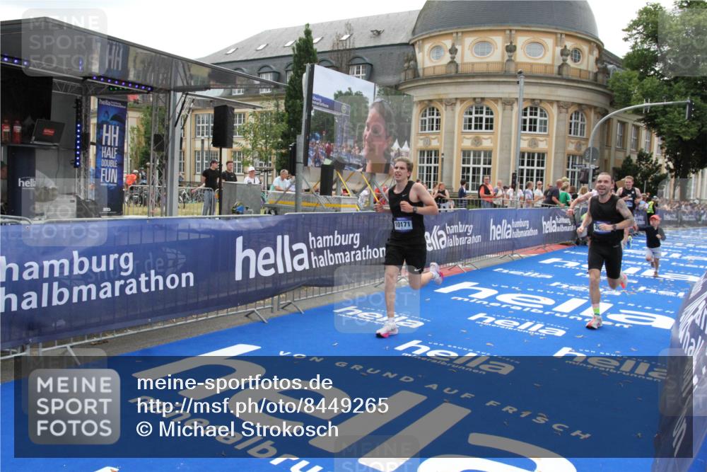 29.06.2025 - hella hamburg halbmarathon Michael Strokosch http://msf.ph/oto/8449265 29.06.2025 10:29:13 Ziel 3043, 8473, 10171, 16157, 19194 meine-sportfotos.de