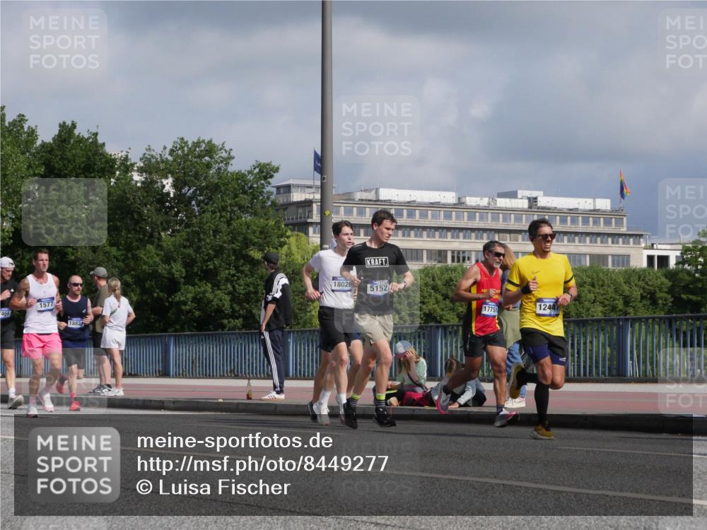 29.06.2025 - hella hamburg halbmarathon Luisa Fischer http://msf.ph/oto/8449277 29.06.2025 09:49:07 Kennedybrücke 466, 1577, 1882, 18026, 5152, 17751, 1244, 1053, 1577, 2243, 5048, 5152, 5660, 7466, 8312, 8323, 10477 meine-sportfotos.de