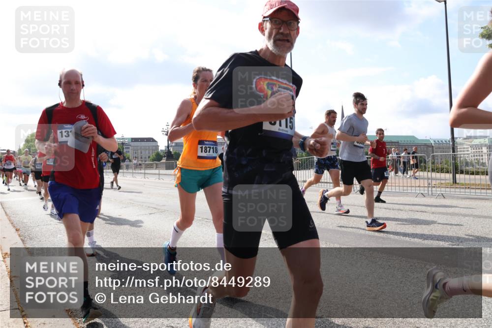 29.06.2025 - hella hamburg halbmarathon Lena Gebhardt http://msf.ph/oto/8449289 29.06.2025 09:53:49 Lombardsbrücke 132, 13, 18718, 115, 4345, 166, 1098, 1413, 1466, 1750, 1902, 2270, 2365, 2402, 2516, 2623, 2823, 2890, 2937, 3004, 3146, 3186, 3414, 4140, 4235, 4237, 4247, 4310, 4949, 5115, 5362, 5460, 5528, 5532, 5650, 5692, 6071, 6198, 6282, 6309, 6375, 6388, 6460, 6575, 6903, 7167, 7322, 7385, 7448, 7480, 7734, 8023, 8269, 8928, 9030, 9043, 9105, 9126, 9482, 9619, 9626, 9633, 9723, 9965, 10792, 11077, 11936, 12084, 13009 meine-sportfotos.de