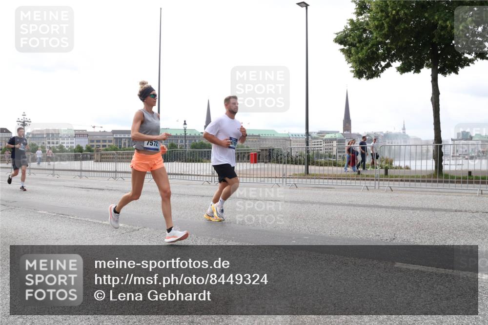 29.06.2025 - hella hamburg halbmarathon Lena Gebhardt http://msf.ph/oto/8449324 29.06.2025 10:30:39 Lombardsbrücke 7572, 1059, 1472, 1647, 2268, 2505, 2569, 2754, 2755, 2901, 3131, 3281, 3443, 4198, 4575, 4819, 6344, 6556, 6616, 7071, 7120, 9830, 10880, 11981, 11984, 12349, 12350, 12460, 12461, 12504, 12687, 12688, 12710, 13418, 14095, 14216, 14421, 14803, 15299, 15757, 15789, 15938, 16504, 16601, 16604, 16791, 16864, 18046, 18362, 18671, 18795, 18860 meine-sportfotos.de