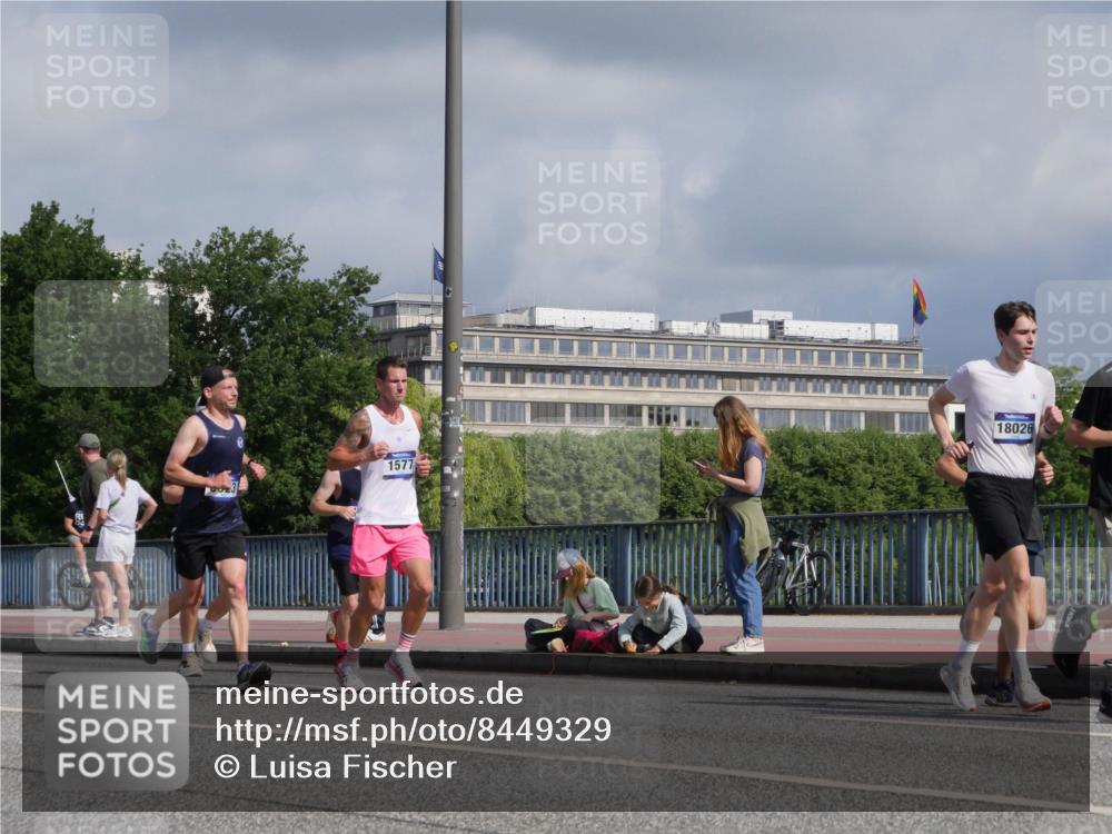 29.06.2025 - hella hamburg halbmarathon Luisa Fischer http://msf.ph/oto/8449329 29.06.2025 09:49:08 Kennedybrücke 1577, 18026, 1053, 1577, 2243, 5048, 5152, 5660, 7466, 8312, 8323, 10477 meine-sportfotos.de