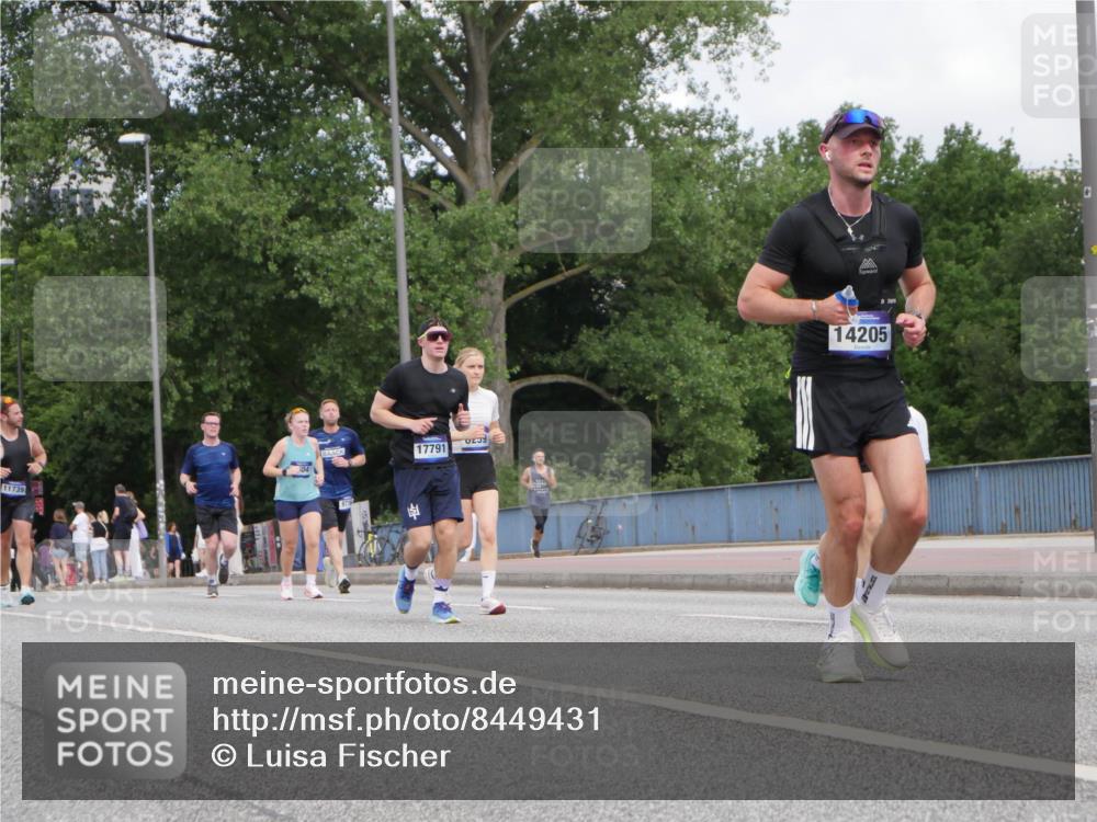 29.06.2025 - hella hamburg halbmarathon Luisa Fischer http://msf.ph/oto/8449431 29.06.2025 10:31:34 Kennedybrücke 11739, 04, 17791, 14205, 4834, 5604, 6102, 6259, 6345, 9642, 9716 meine-sportfotos.de