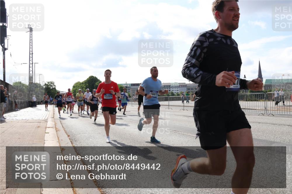 29.06.2025 - hella hamburg halbmarathon Lena Gebhardt http://msf.ph/oto/8449442 29.06.2025 09:53:50 Lombardsbrücke 8023, 13223, 18873, 38888, 1098, 1413, 1476, 1750, 1902, 2270, 2365, 2402, 2516, 2623, 2823, 2890, 2937, 3004, 3146, 3186, 3414, 4140, 4235, 4237, 4247, 4310, 4949, 5115, 5362, 5460, 5528, 5532, 5650, 5692, 6071, 6198, 6282, 6309, 6375, 6388, 6575, 6903, 7167, 7385, 7448, 7480, 7734, 8023, 8269, 8928, 9030, 9043, 9105, 9126, 9482, 9619, 9626, 9633, 9723, 9965, 10792, 11077, 11936, 12084, 13009 meine-sportfotos.de