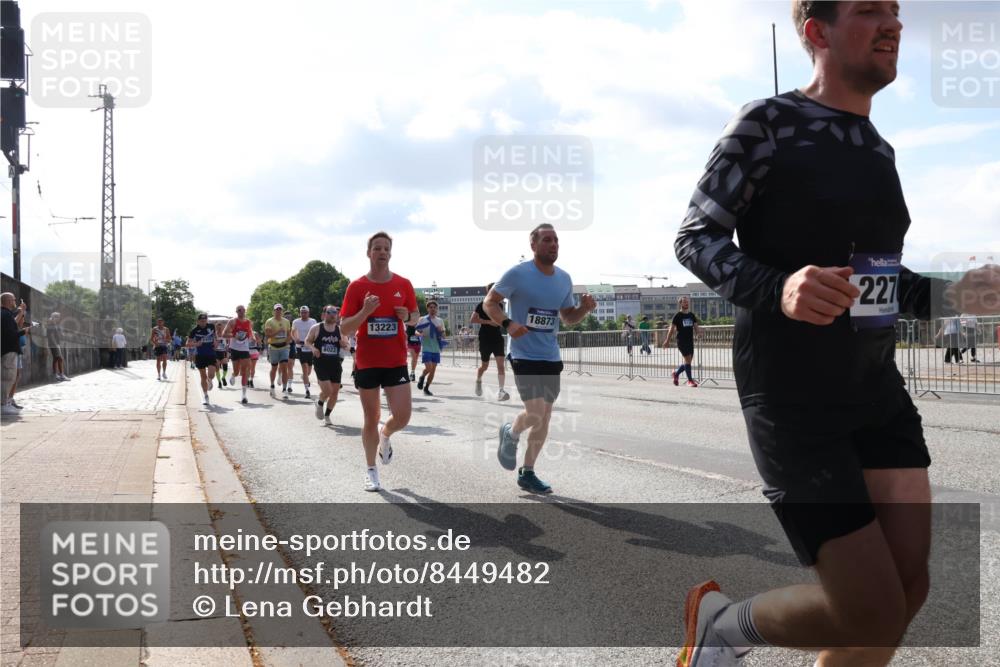 29.06.2025 - hella hamburg halbmarathon Lena Gebhardt http://msf.ph/oto/8449482 29.06.2025 09:53:50 Lombardsbrücke 8023, 13223, 18873, 227, 1098, 1413, 1476, 1750, 1902, 2270, 2365, 2402, 2516, 2623, 2823, 2890, 2937, 3004, 3146, 3186, 3414, 4140, 4235, 4237, 4247, 4310, 4949, 5115, 5362, 5460, 5528, 5532, 5650, 5692, 6071, 6198, 6282, 6309, 6375, 6388, 6575, 6903, 7167, 7385, 7448, 7480, 7734, 8023, 8269, 8928, 9030, 9043, 9105, 9126, 9482, 9619, 9626, 9633, 9723, 9965, 10792, 11077, 11936, 12084, 13009 meine-sportfotos.de