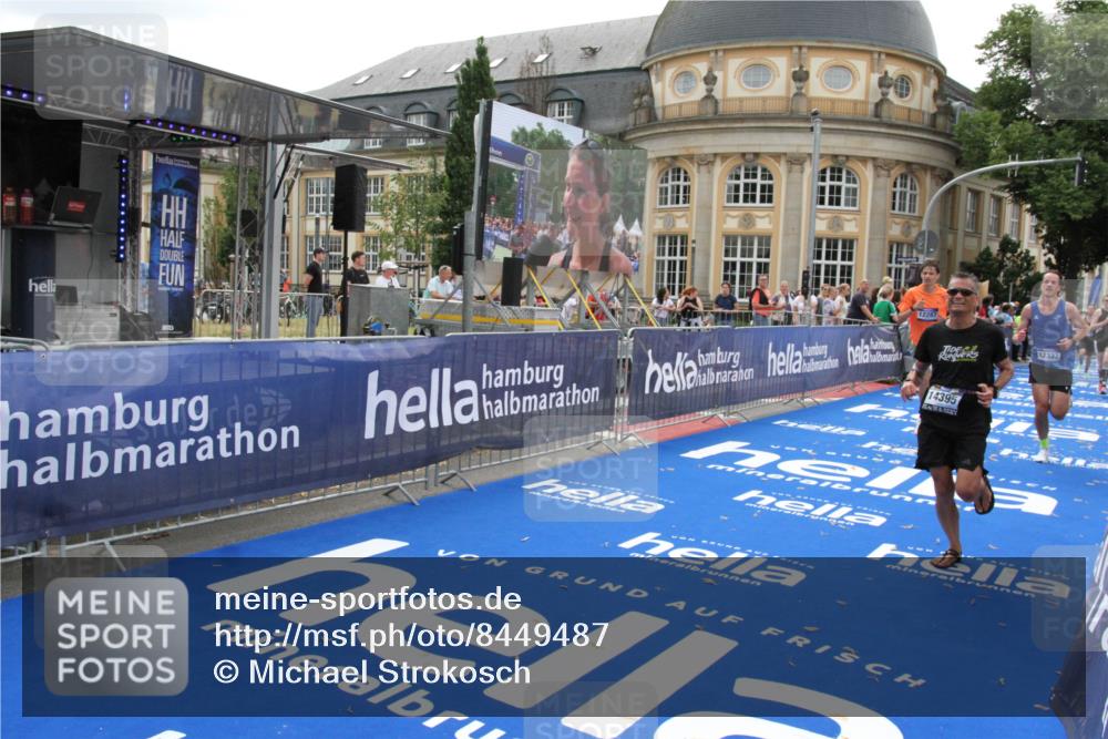 29.06.2025 - hella hamburg halbmarathon Michael Strokosch http://msf.ph/oto/8449487 29.06.2025 10:29:22 Ziel 2075, 8975, 9571, 12287, 12337, 13838, 14164, 14395 meine-sportfotos.de