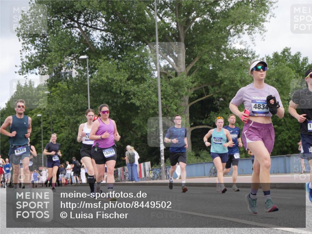 29.06.2025 - hella hamburg halbmarathon Luisa Fischer http://msf.ph/oto/8449502 29.06.2025 10:31:37 Kennedybrücke 6345, 9654, 18291, 5604, 97, 4834, 1, 4834, 5604, 6259, 6345, 9642, 9653, 9654, 9716 meine-sportfotos.de