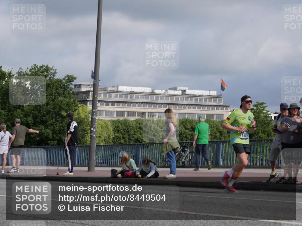 29.06.2025 - hella hamburg halbmarathon Luisa Fischer http://msf.ph/oto/8449504 29.06.2025 09:49:13 Kennedybrücke 1688, 1053, 1577, 5193, 7466, 8323, 10477 meine-sportfotos.de