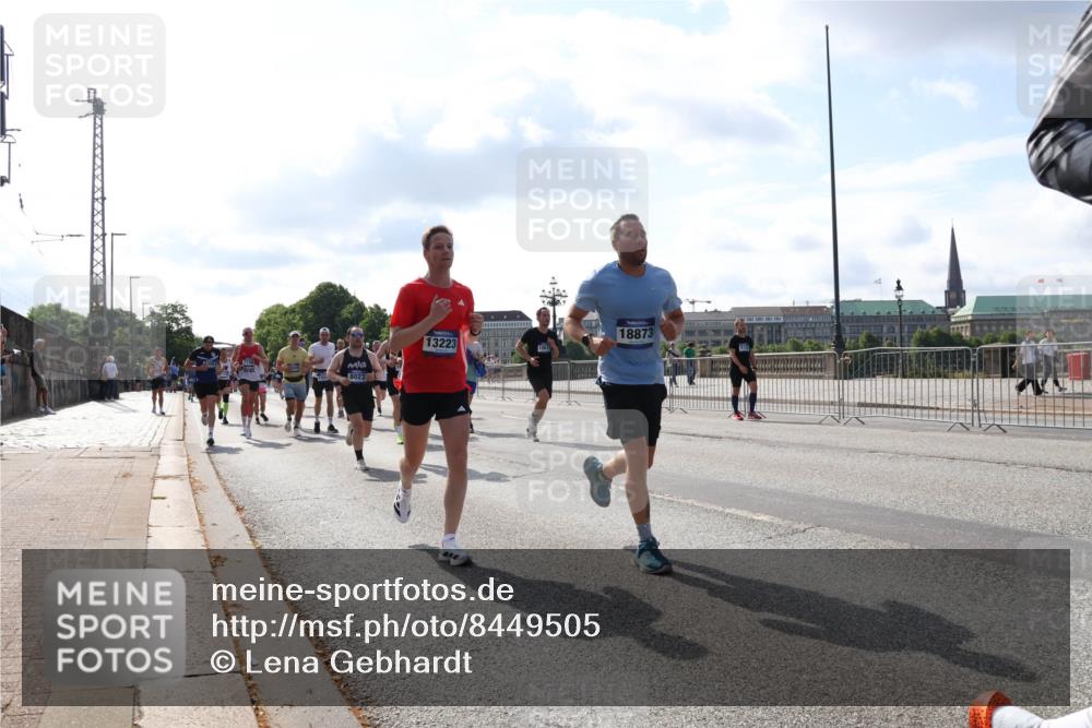 29.06.2025 - hella hamburg halbmarathon Lena Gebhardt http://msf.ph/oto/8449505 29.06.2025 09:53:50 Lombardsbrücke 13223, 1561, 8023, 18873, 88888, 1098, 1413, 1476, 1750, 1902, 2270, 2365, 2402, 2516, 2623, 2823, 2890, 2937, 3004, 3146, 3186, 3414, 4140, 4235, 4237, 4247, 4310, 4949, 5115, 5362, 5460, 5528, 5532, 5650, 5692, 6071, 6198, 6282, 6309, 6375, 6388, 6575, 6903, 7167, 7385, 7448, 7480, 7734, 8023, 8269, 8928, 9030, 9043, 9105, 9126, 9482, 9619, 9626, 9633, 9723, 9965, 10792, 11077, 11936, 12084, 13009 meine-sportfotos.de