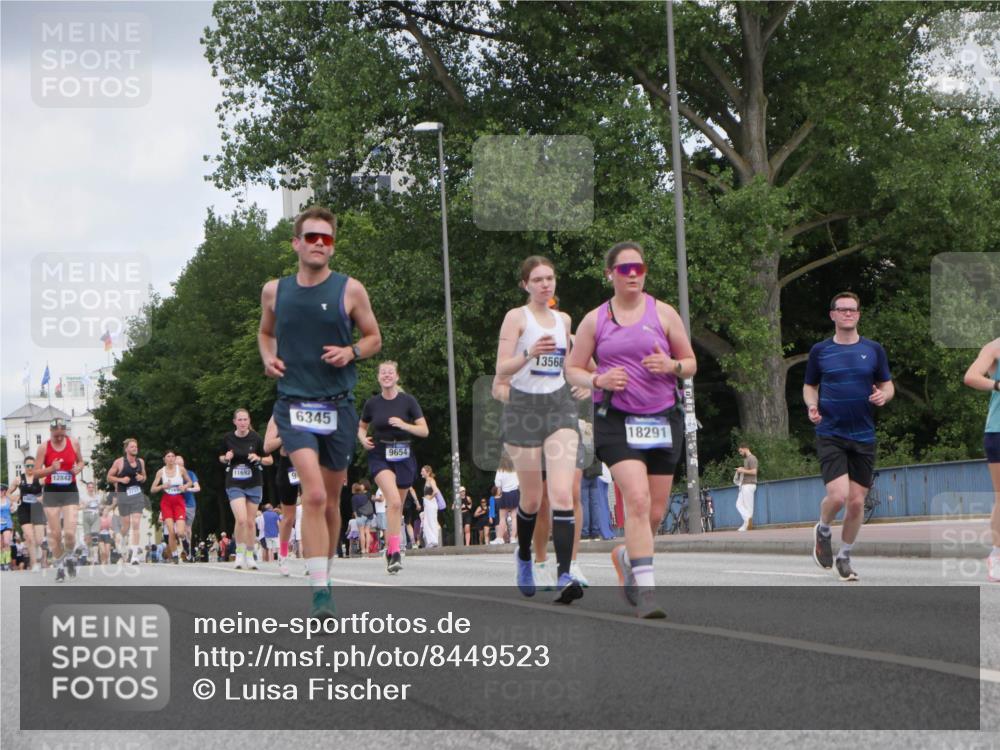 29.06.2025 - hella hamburg halbmarathon Luisa Fischer http://msf.ph/oto/8449523 29.06.2025 10:31:38 Kennedybrücke 12842, 11692, 6345, 9654, 13568, 18291, 4834, 5604, 6259, 6345, 9642, 9653, 9654, 9716 meine-sportfotos.de