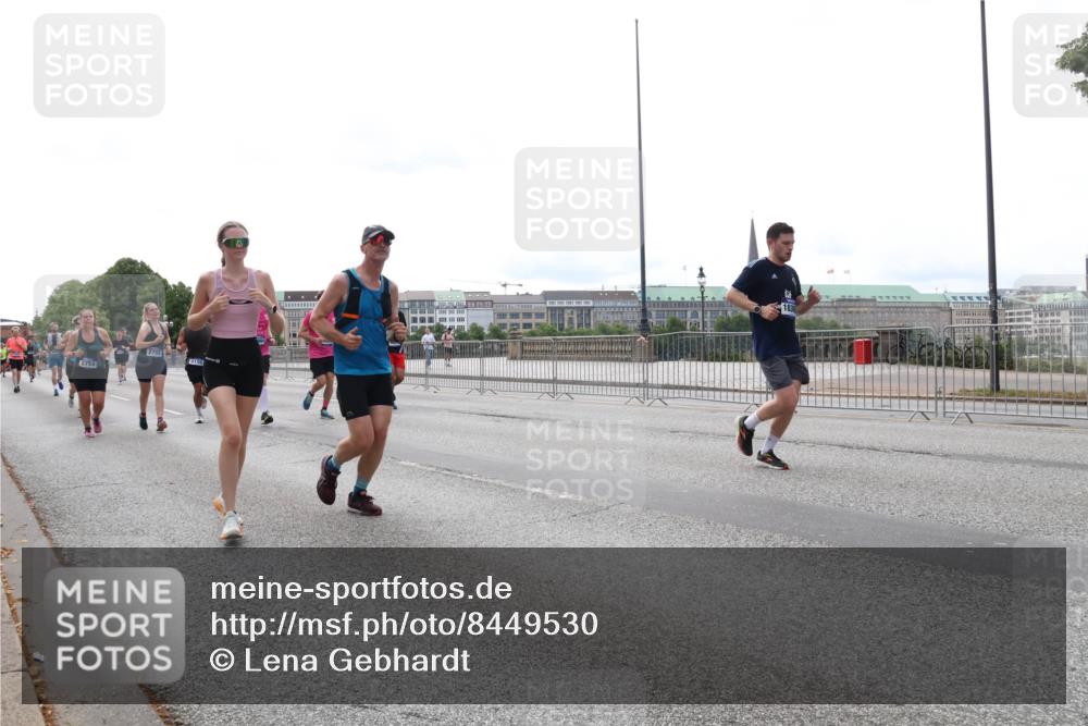 29.06.2025 - hella hamburg halbmarathon Lena Gebhardt http://msf.ph/oto/8449530 29.06.2025 10:30:42 Lombardsbrücke 2754, 2755, 4198, 183, 1059, 1472, 1647, 2268, 2505, 2569, 2754, 2755, 2901, 3131, 3281, 4198, 4575, 4819, 6344, 6556, 6620, 7071, 7120, 9830, 10880, 10989, 11981, 11984, 12349, 12350, 12384, 12460, 12461, 12687, 12688, 13418, 14095, 14216, 14421, 14803, 15299, 15757, 15789, 15938, 16504, 16791, 16864, 17742, 18046, 18362, 18671, 18795, 18860, 19052 meine-sportfotos.de