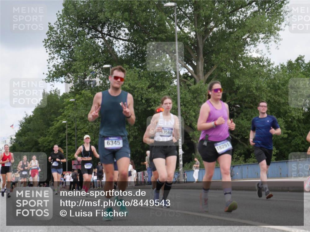 29.06.2025 - hella hamburg halbmarathon Luisa Fischer http://msf.ph/oto/8449543 29.06.2025 10:31:39 Kennedybrücke 12842, 9653, 6345, 13568, 18291, 4834, 5604, 6259, 6345, 9642, 9653, 9654, 9716 meine-sportfotos.de
