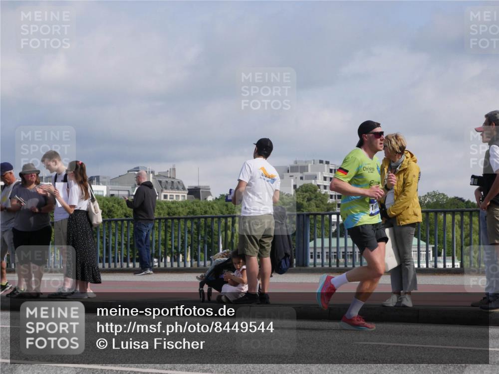 29.06.2025 - hella hamburg halbmarathon Luisa Fischer http://msf.ph/oto/8449544 29.06.2025 09:49:14 Kennedybrücke 1053, 1396, 5193, 7466, 10477 meine-sportfotos.de