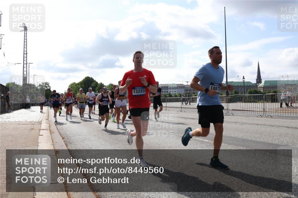 29.06.2025 - hella hamburg halbmarathon Lena Gebhardt http://msf.ph/oto/8449560 29.06.2025 09:53:50 Lombardsbrücke 8023, 13223, 18873, 1098, 1413, 1476, 1750, 1902, 2270, 2365, 2402, 2516, 2623, 2823, 2890, 2937, 3004, 3146, 3186, 3414, 4140, 4235, 4237, 4247, 4310, 4949, 5115, 5362, 5460, 5528, 5532, 5650, 5692, 6071, 6198, 6282, 6309, 6375, 6388, 6575, 6903, 7167, 7385, 7448, 7480, 7734, 8023, 8269, 8928, 9030, 9043, 9105, 9126, 9482, 9619, 9626, 9633, 9723, 9965, 10792, 11077, 11936, 12084, 13009 meine-sportfotos.de