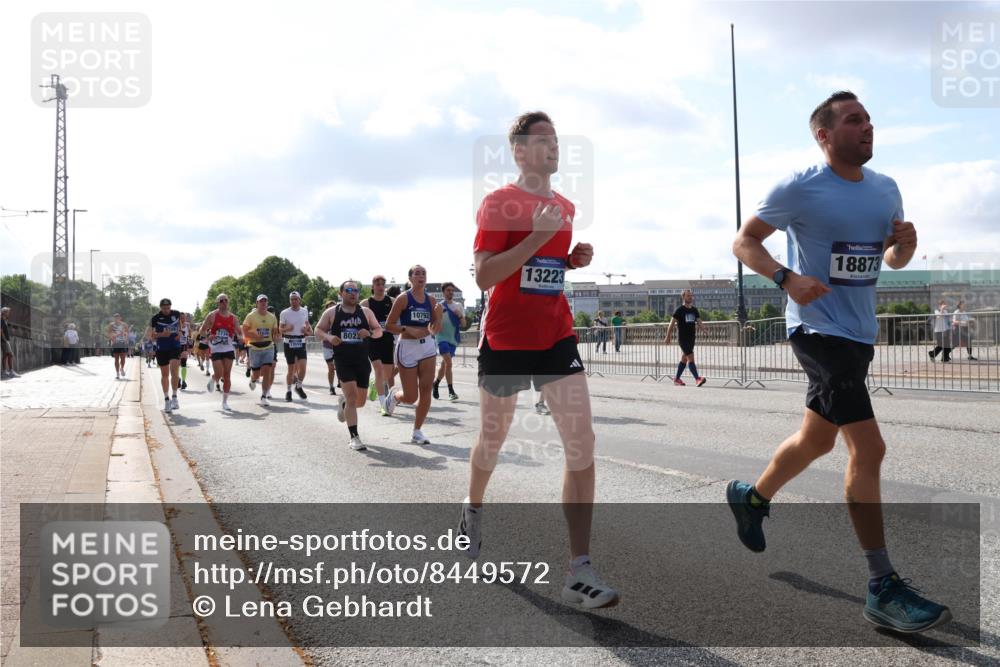 29.06.2025 - hella hamburg halbmarathon Lena Gebhardt http://msf.ph/oto/8449572 29.06.2025 09:53:51 Lombardsbrücke 10792, 7734, 802, 13223, 18873, 1098, 1119, 1413, 1424, 1476, 1902, 2270, 2365, 2402, 2516, 2623, 2823, 2890, 2937, 3004, 3146, 3186, 3414, 4140, 4235, 4237, 4247, 4310, 4949, 5115, 5362, 5460, 5528, 5532, 5650, 5692, 6071, 6198, 6282, 6309, 6375, 6388, 6575, 6903, 7167, 7385, 7448, 7480, 7734, 8023, 8269, 8928, 9030, 9043, 9105, 9126, 9482, 9619, 9626, 9633, 9723, 9965, 10792, 11077, 11848, 11936, 12084, 13009 meine-sportfotos.de