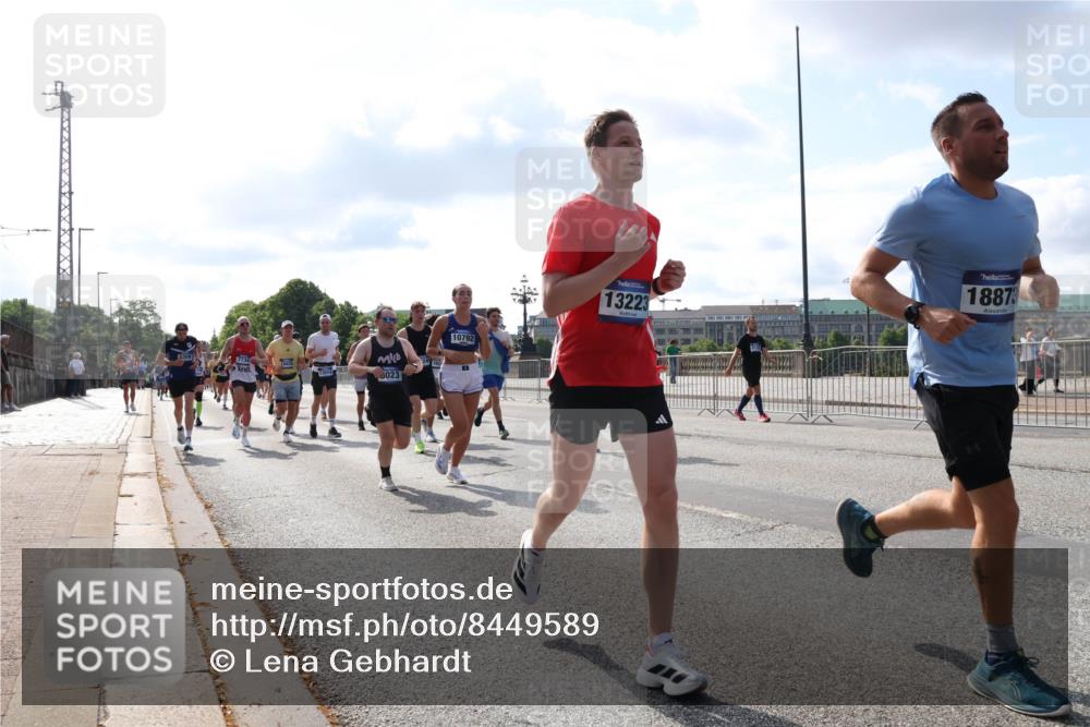 29.06.2025 - hella hamburg halbmarathon Lena Gebhardt http://msf.ph/oto/8449589 29.06.2025 09:53:51 Lombardsbrücke 309, 7734, 13554, 8023, 10792, 13223, 18873, 1098, 1119, 1413, 1424, 1476, 1902, 2270, 2365, 2402, 2516, 2623, 2823, 2890, 2937, 3004, 3146, 3186, 3414, 4140, 4235, 4237, 4247, 4310, 4949, 5115, 5362, 5460, 5528, 5532, 5650, 5692, 6071, 6198, 6282, 6309, 6375, 6388, 6575, 6903, 7167, 7385, 7448, 7480, 7734, 8023, 8269, 8928, 9030, 9043, 9105, 9126, 9482, 9619, 9626, 9633, 9723, 9965, 10792, 11077, 11848, 11936, 12084, 13009 meine-sportfotos.de