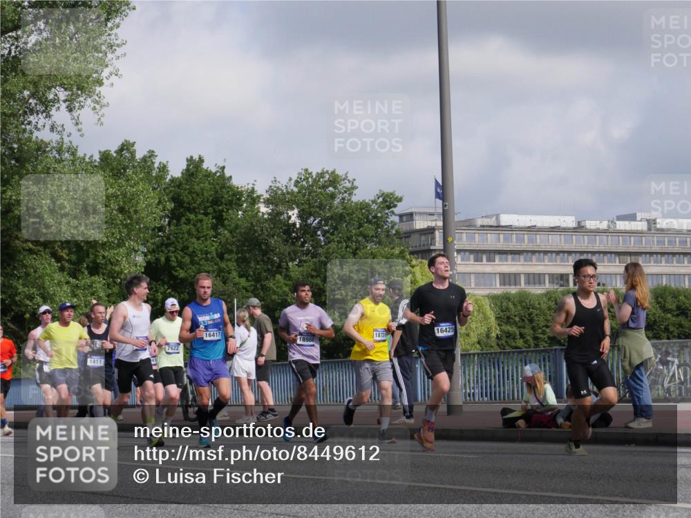 29.06.2025 - hella hamburg halbmarathon Luisa Fischer http://msf.ph/oto/8449612 29.06.2025 09:49:20 Kennedybrücke 1411, 7622, 16417, 16425, 18731, 18986, 1053, 1396, 1407, 1411, 1959, 2836, 5193, 7080, 7622, 7867 meine-sportfotos.de