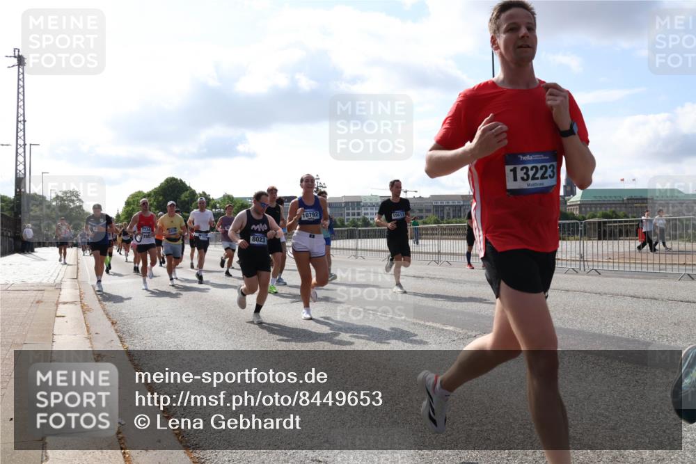 29.06.2025 - hella hamburg halbmarathon Lena Gebhardt http://msf.ph/oto/8449653 29.06.2025 09:53:51 Lombardsbrücke 8023, 10792, 15611, 7734, 5026, 13223, 1098, 1119, 1413, 1424, 1476, 1902, 2270, 2365, 2402, 2516, 2623, 2823, 2890, 2937, 3004, 3146, 3186, 3414, 4140, 4235, 4237, 4247, 4310, 4949, 5115, 5362, 5460, 5528, 5532, 5650, 5692, 6071, 6198, 6282, 6309, 6375, 6388, 6575, 6903, 7167, 7385, 7448, 7480, 7734, 8023, 8269, 8928, 9030, 9043, 9105, 9126, 9482, 9619, 9626, 9633, 9723, 9965, 10792, 11077, 11848, 11936, 12084, 13009 meine-sportfotos.de