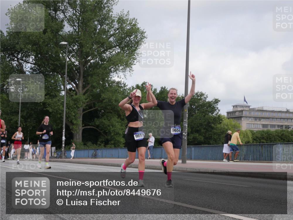 29.06.2025 - hella hamburg halbmarathon Luisa Fischer http://msf.ph/oto/8449676 29.06.2025 10:31:45 Kennedybrücke 3731, 11692, 9653, 9654, 2688, 3731, 5604, 7169, 9642, 9653, 9654, 9716 meine-sportfotos.de