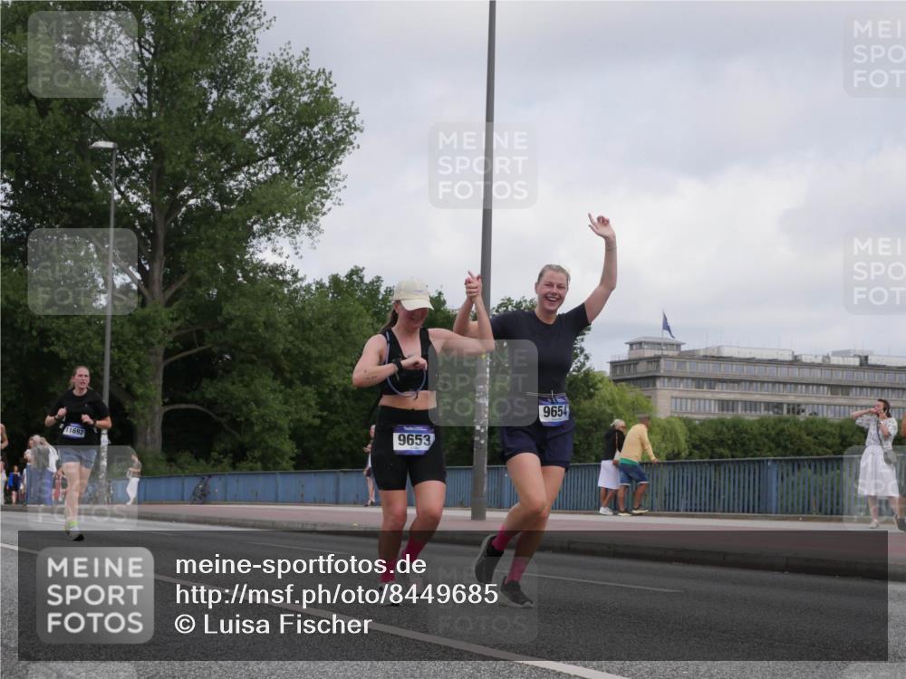 29.06.2025 - hella hamburg halbmarathon Luisa Fischer http://msf.ph/oto/8449685 29.06.2025 10:31:45 Kennedybrücke 11692, 9653, 9654, 2688, 3731, 5604, 7169, 9642, 9653, 9654, 9716 meine-sportfotos.de