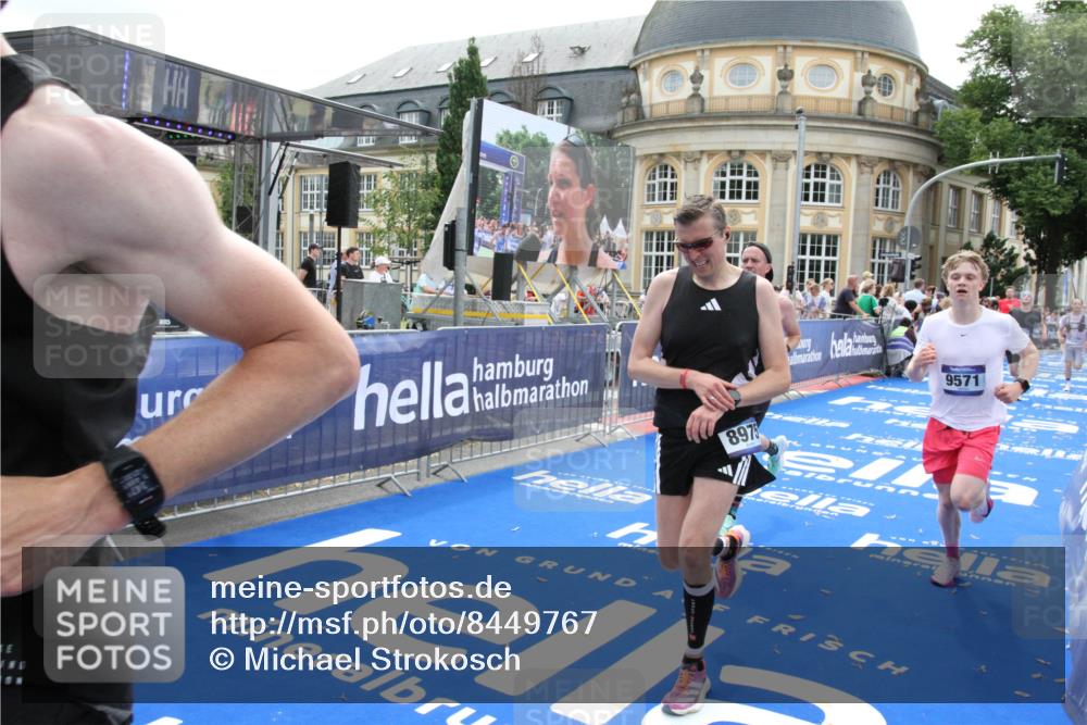 29.06.2025 - hella hamburg halbmarathon Michael Strokosch http://msf.ph/oto/8449767 29.06.2025 10:29:26 Ziel 2075, 8975, 9571, 10156, 12234, 12287, 13838, 14164, 15880, 16118, 18737, 19203 meine-sportfotos.de