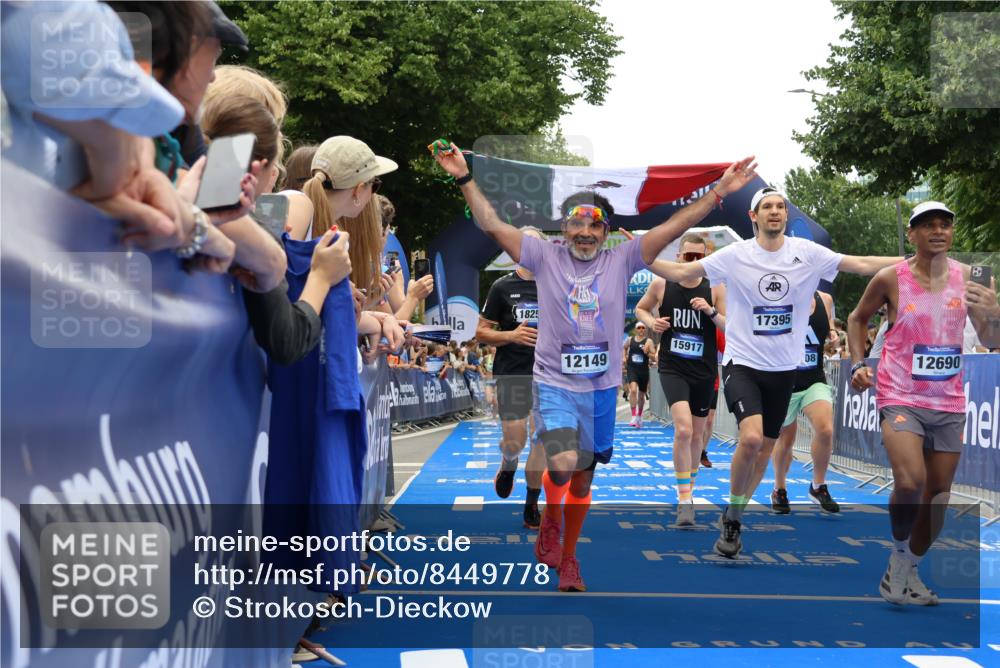 29.06.2025 - hella hamburg halbmarathon Strokosch-Dieckow http://msf.ph/oto/8449778 29.06.2025 10:48:30 Ziel 1163, 1176, 2213, 3747, 4553, 5362, 5421, 6081, 9262, 9538, 10000, 10859, 10860, 11451, 11579, 12149, 12549, 12690, 12840, 13962, 14033, 14990, 15573, 15808, 15917, 17395, 17855, 18251, 18790, 18815, 18923 meine-sportfotos.de