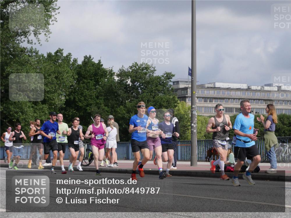 29.06.2025 - hella hamburg halbmarathon Luisa Fischer http://msf.ph/oto/8449787 29.06.2025 09:49:25 Kennedybrücke 12204, 1959, 13771, 2836, 1444, 17014, 905, 7080, 7867, 898, 1396, 1407, 1411, 1959, 2836, 3935, 6305, 6473, 7080, 7622, 7867, 9376, 9508 meine-sportfotos.de