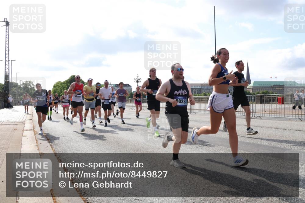 29.06.2025 - hella hamburg halbmarathon Lena Gebhardt http://msf.ph/oto/8449827 29.06.2025 09:53:52 Lombardsbrücke 6309, 15026, 13554, 9043, 8023, 53888, 1098, 1119, 1413, 1424, 1476, 1892, 1902, 2270, 2365, 2402, 2516, 2623, 2823, 2890, 2937, 3004, 3146, 3186, 3414, 4140, 4183, 4185, 4235, 4237, 4247, 4310, 4949, 5115, 5362, 5460, 5528, 5532, 5650, 5692, 6071, 6198, 6282, 6309, 6375, 6388, 6575, 6831, 6903, 7167, 7385, 7448, 7480, 7734, 8023, 8269, 8928, 9030, 9043, 9105, 9482, 9619, 9626, 9633, 9723, 9965, 10792, 11077, 11848, 11936, 12084, 13009 meine-sportfotos.de
