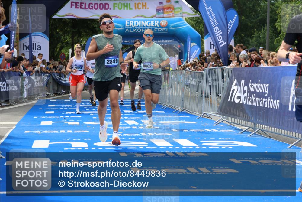 29.06.2025 - hella hamburg halbmarathon Strokosch-Dieckow http://msf.ph/oto/8449836 29.06.2025 10:38:13 Ziel 1042, 1688, 2849, 5091, 6095, 7743, 8002, 14688, 17623, 18584, 18986 meine-sportfotos.de