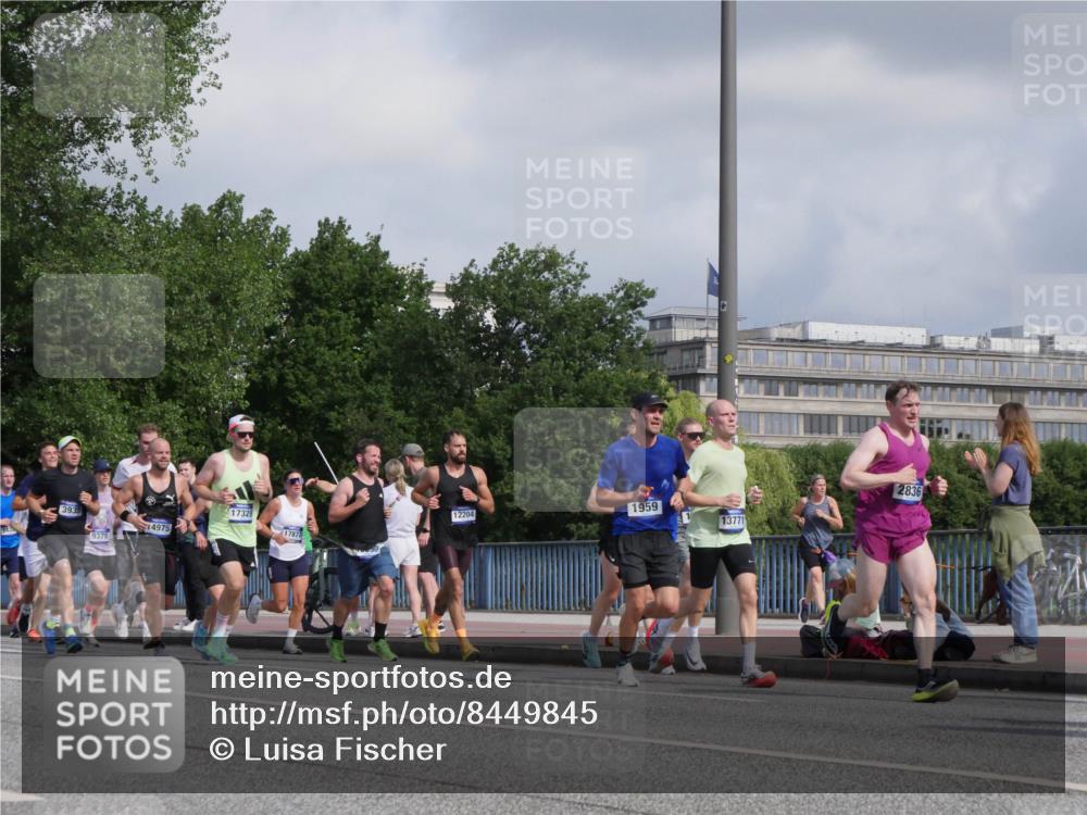 29.06.2025 - hella hamburg halbmarathon Luisa Fischer http://msf.ph/oto/8449845 29.06.2025 09:49:26 Kennedybrücke 3935, 9376, 14975, 17329, 17877, 12204, 1959, 13771, 2836, 1396, 1407, 1411, 1910, 1959, 2836, 3935, 6305, 6473, 7080, 7622, 7831, 7867, 9376, 9508 meine-sportfotos.de