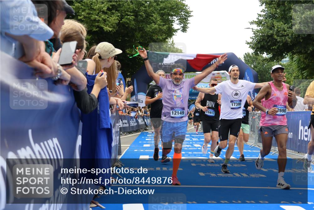 29.06.2025 - hella hamburg halbmarathon Strokosch-Dieckow http://msf.ph/oto/8449876 29.06.2025 10:48:30 Ziel 1163, 1176, 2213, 3747, 4553, 5362, 5421, 6081, 9262, 9538, 10000, 10859, 10860, 11451, 11579, 12149, 12549, 12690, 12840, 13962, 14033, 14990, 15573, 15808, 15917, 17395, 17855, 18251, 18790, 18815, 18923 meine-sportfotos.de