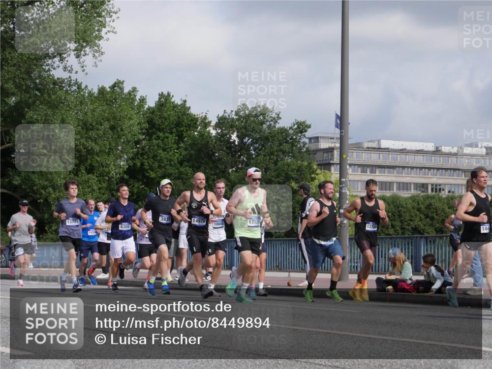 29.06.2025 - hella hamburg halbmarathon Luisa Fischer http://msf.ph/oto/8449894 29.06.2025 09:49:28 Kennedybrücke 13729, 3935, 14975, 16645, 17329, 6305, 12204, 144, 1407, 1411, 1910, 1959, 2563, 2836, 2851, 3790, 3935, 6032, 6305, 6473, 7080, 7622, 7831, 7867, 9376, 9508 meine-sportfotos.de