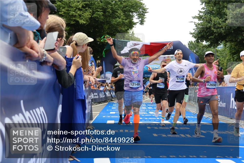 29.06.2025 - hella hamburg halbmarathon Strokosch-Dieckow http://msf.ph/oto/8449928 29.06.2025 10:48:30 Ziel 1163, 1176, 2213, 3747, 4553, 5362, 5421, 6081, 9262, 9538, 10000, 10859, 10860, 11451, 11579, 12149, 12549, 12690, 12840, 13962, 14033, 14990, 15573, 15808, 15917, 17395, 17855, 18251, 18790, 18815, 18923 meine-sportfotos.de