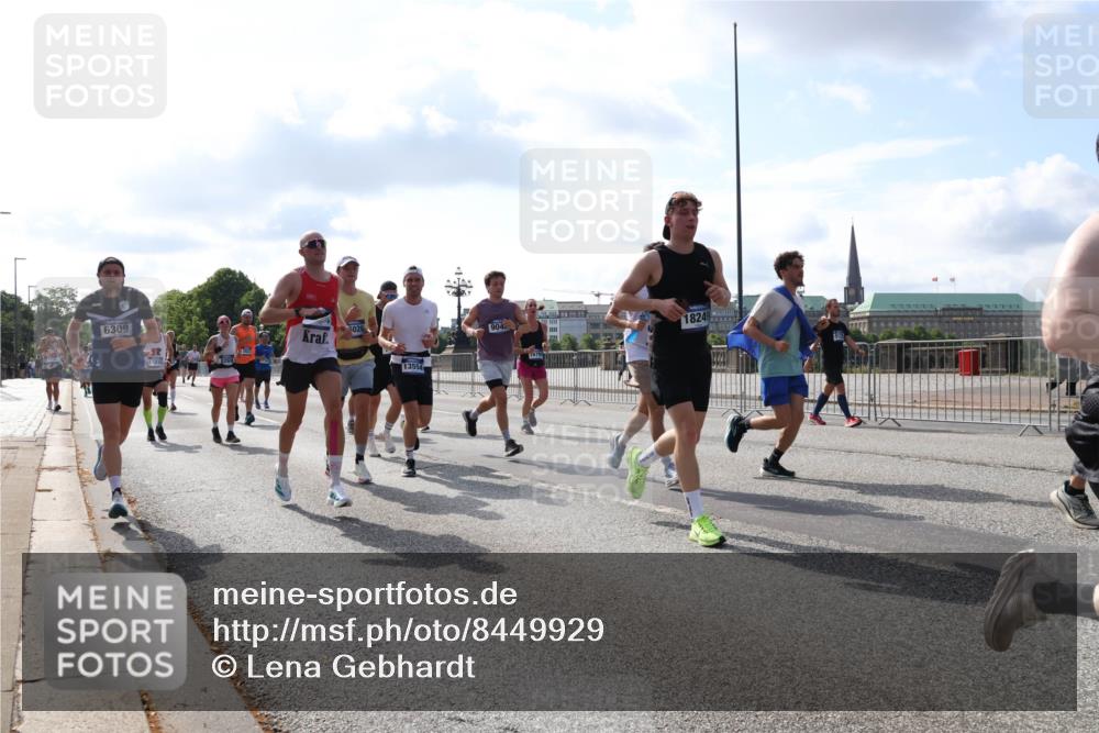29.06.2025 - hella hamburg halbmarathon Lena Gebhardt http://msf.ph/oto/8449929 29.06.2025 09:53:53 Lombardsbrücke 6309, 282, 5020, 13554, 9042, 18249, 1098, 1119, 1413, 1424, 1476, 1892, 1902, 2270, 2365, 2402, 2516, 2623, 2823, 2890, 2937, 3004, 3146, 3186, 3414, 3785, 4140, 4183, 4185, 4235, 4237, 4247, 4310, 4949, 5115, 5362, 5460, 5528, 5532, 5650, 5692, 6071, 6198, 6282, 6309, 6375, 6388, 6575, 6831, 6903, 7167, 7385, 7448, 7480, 7734, 8023, 8269, 8928, 9030, 9043, 9105, 9463, 9482, 9619, 9626, 9633, 9723, 9965, 10529, 10792, 11077, 11848, 11936, 12084, 13009 meine-sportfotos.de