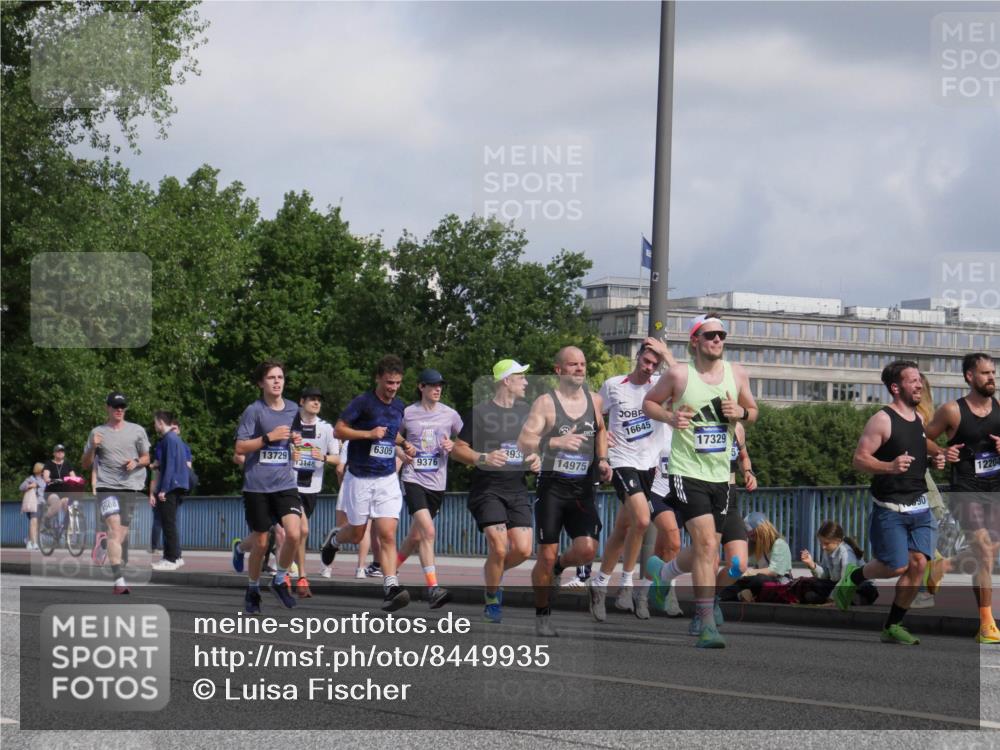 29.06.2025 - hella hamburg halbmarathon Luisa Fischer http://msf.ph/oto/8449935 29.06.2025 09:49:29 Kennedybrücke 13729, 508, 13148, 6305, 43411, 16645, 17329, 393, 9376, 14975, 190, 12204, 1002, 1407, 1910, 1959, 2563, 2836, 2851, 3790, 3935, 4740, 6032, 6305, 6473, 7080, 7831, 7867, 9376, 9508 meine-sportfotos.de