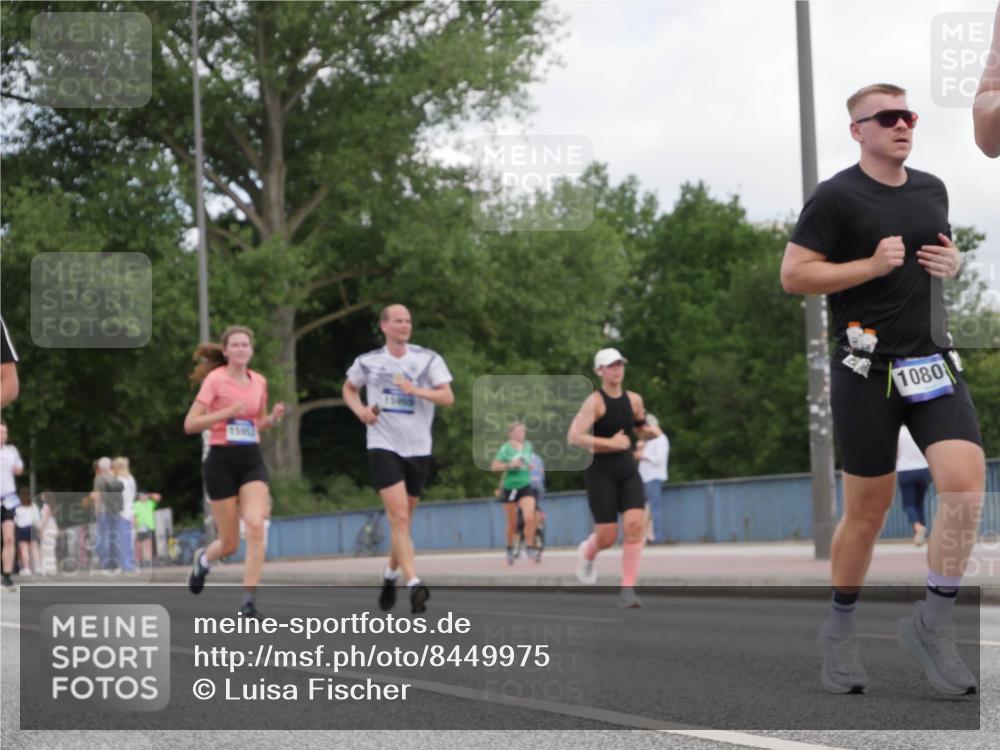 29.06.2025 - hella hamburg halbmarathon Luisa Fischer http://msf.ph/oto/8449975 29.06.2025 10:32:01 Kennedybrücke 15952, 1080, 5718, 8056, 10434, 10808 meine-sportfotos.de