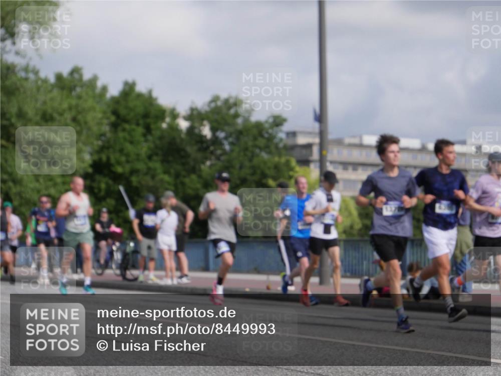 29.06.2025 - hella hamburg halbmarathon Luisa Fischer http://msf.ph/oto/8449993 29.06.2025 09:49:31 Kennedybrücke 1002, 1407, 1910, 1959, 2228, 2563, 2836, 2851, 3790, 3935, 4740, 6032, 6305, 6473, 7080, 7831, 7867, 7972, 9376, 9508, 10771 meine-sportfotos.de