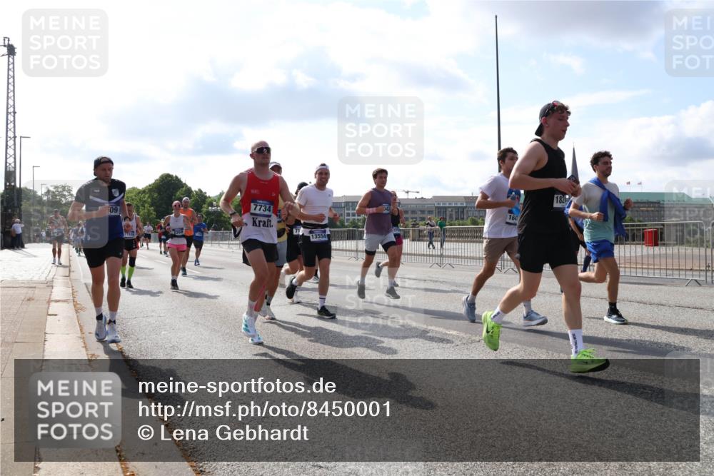 29.06.2025 - hella hamburg halbmarathon Lena Gebhardt http://msf.ph/oto/8450001 29.06.2025 09:53:53 Lombardsbrücke 09, 7734, 71, 11936, 13554, 164, 1824, 1098, 1119, 1413, 1424, 1476, 1892, 1902, 2270, 2365, 2402, 2516, 2623, 2823, 2890, 2937, 3004, 3146, 3186, 3414, 3785, 4140, 4183, 4185, 4235, 4237, 4247, 4310, 4949, 5115, 5362, 5460, 5528, 5532, 5650, 5692, 6071, 6198, 6282, 6309, 6375, 6388, 6575, 6831, 6903, 7167, 7385, 7448, 7480, 7734, 8023, 8269, 8928, 9030, 9043, 9105, 9463, 9482, 9619, 9626, 9633, 9723, 9965, 10529, 10792, 11077, 11848, 11936, 12084, 13009 meine-sportfotos.de