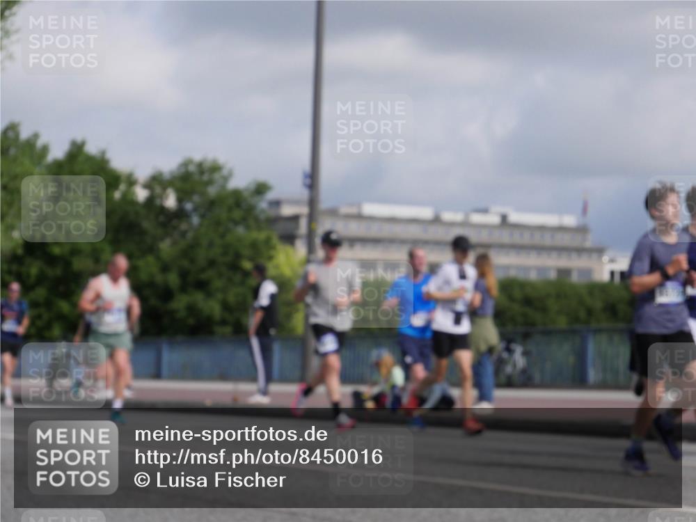 29.06.2025 - hella hamburg halbmarathon Luisa Fischer http://msf.ph/oto/8450016 29.06.2025 09:49:31 Kennedybrücke 1002, 1407, 1910, 1959, 2228, 2563, 2836, 2851, 3790, 3935, 4740, 6032, 6305, 6473, 7080, 7831, 7867, 7972, 9376, 9508, 10771 meine-sportfotos.de