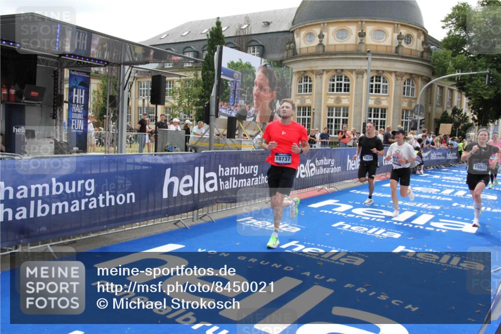 29.06.2025 - hella hamburg halbmarathon Michael Strokosch http://msf.ph/oto/8450021 29.06.2025 10:29:31 Ziel 2021, 2180, 9137, 10156, 10790, 12234, 13838, 15880, 16118, 17197, 18737, 19203 meine-sportfotos.de