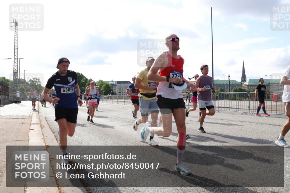 29.06.2025 - hella hamburg halbmarathon Lena Gebhardt http://msf.ph/oto/8450047 29.06.2025 09:53:53 Lombardsbrücke 6309, 1226, 7734, 3043, 1098, 1119, 1413, 1424, 1476, 1892, 1902, 2270, 2365, 2402, 2516, 2623, 2823, 2890, 2937, 3004, 3146, 3186, 3414, 3785, 4140, 4183, 4185, 4235, 4237, 4247, 4310, 4949, 5115, 5362, 5460, 5528, 5532, 5650, 5692, 6071, 6198, 6282, 6309, 6375, 6388, 6575, 6831, 6903, 7167, 7385, 7448, 7480, 7734, 8023, 8269, 8928, 9030, 9043, 9105, 9463, 9482, 9619, 9626, 9633, 9723, 9965, 10529, 10792, 11077, 11848, 11936, 12084, 13009 meine-sportfotos.de